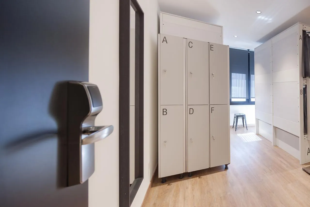 Airhostel Barcelona Airport 24h El Prat de Llobregat Hostal