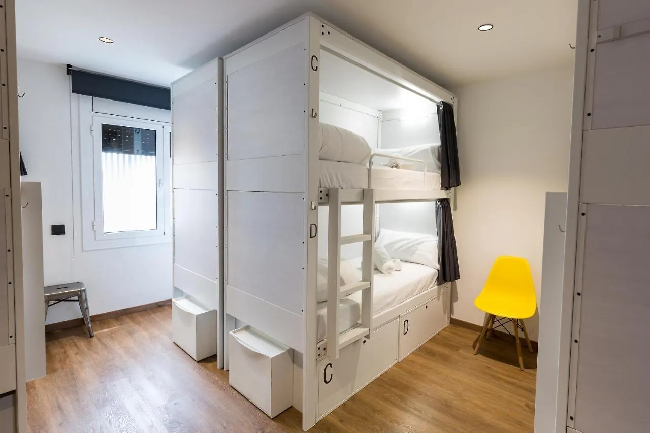 Airhostel Barcelona Airport 24h El Prat de Llobregat Hostal