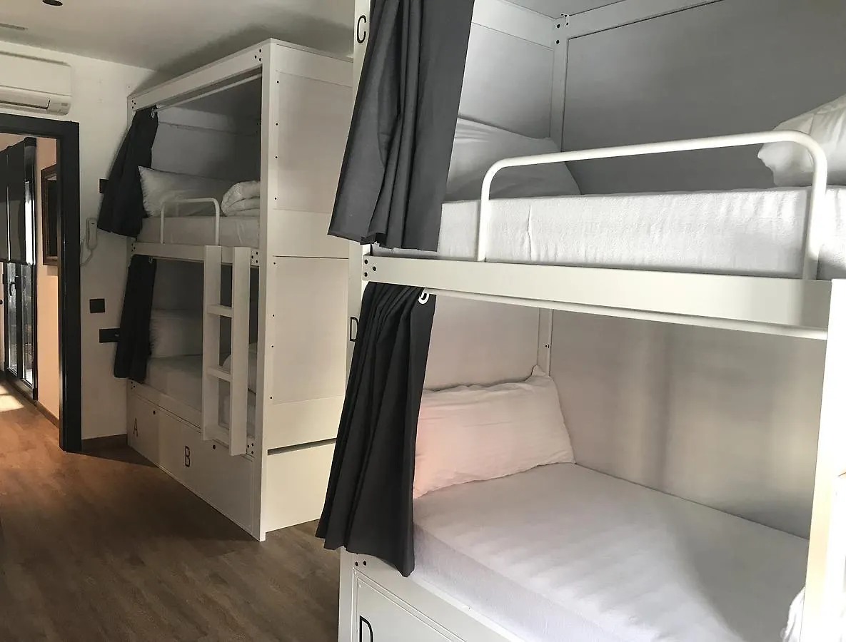 Airhostel Barcelona Airport 24H El Prat de Llobregat